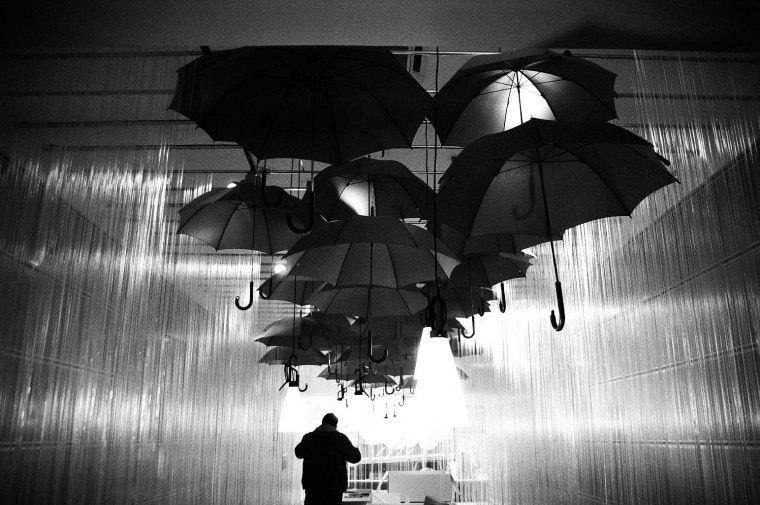 Зонтик под дождем