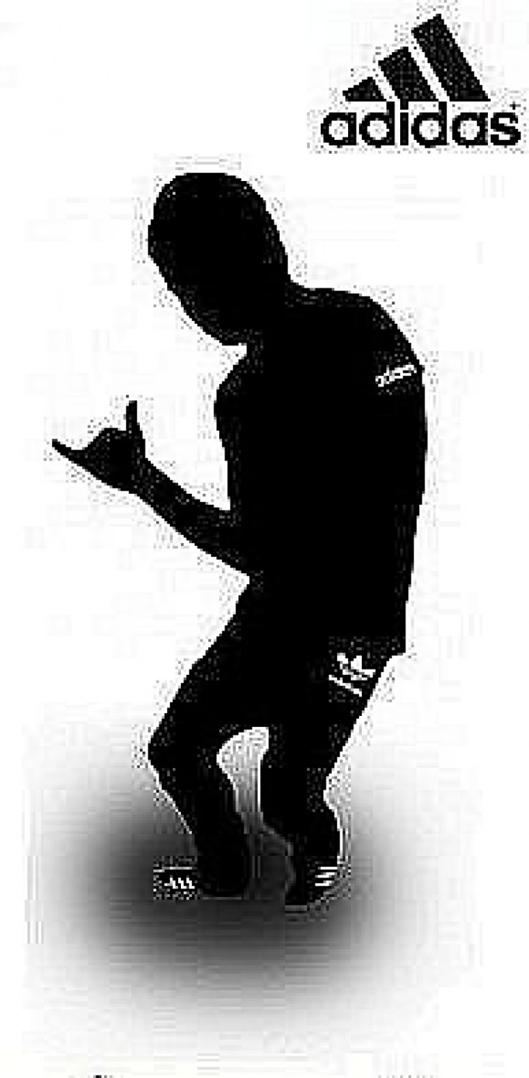 Человек в адидасе