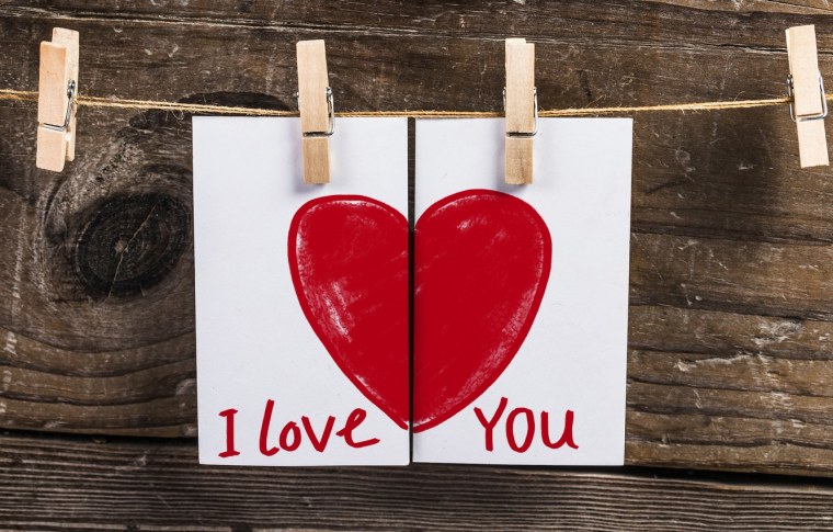 Половинки сердечек на обои