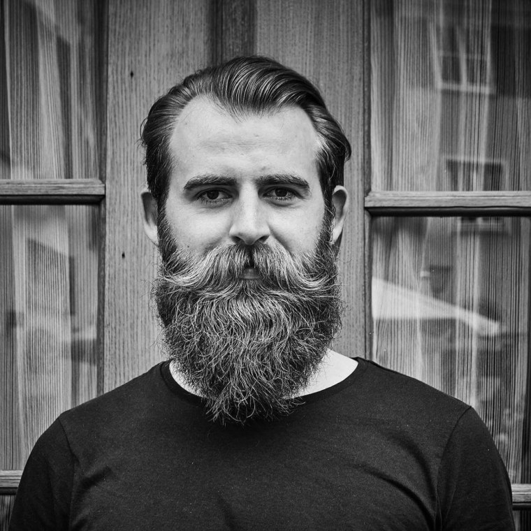 Борода с пышными усами