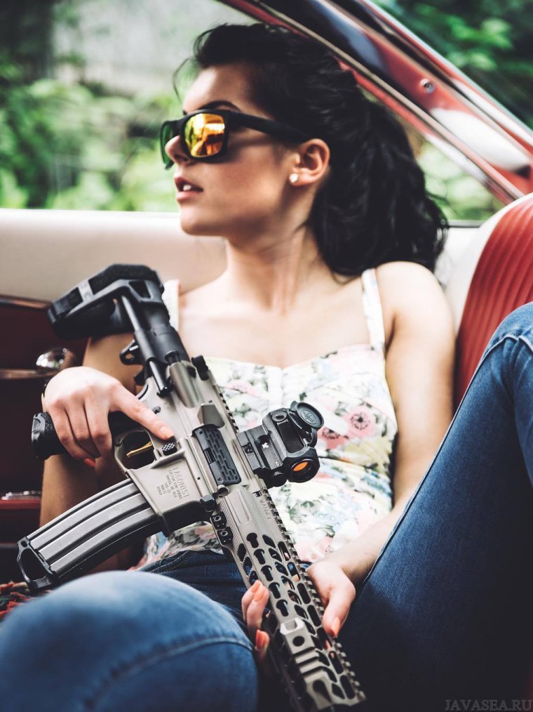 Крутые девчонки с оружием