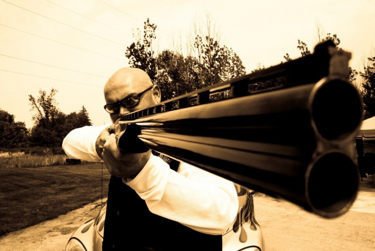 Мужик с дробовиком