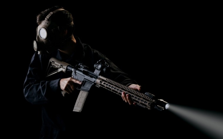 Человек с автоматом