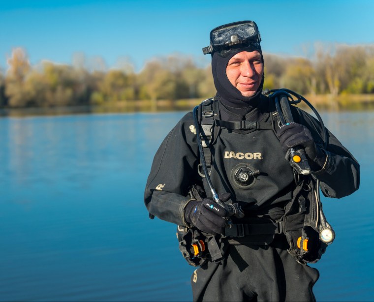 Девушка в акваланге