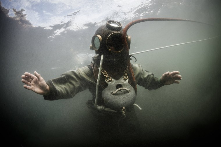 Водолаз в пруду