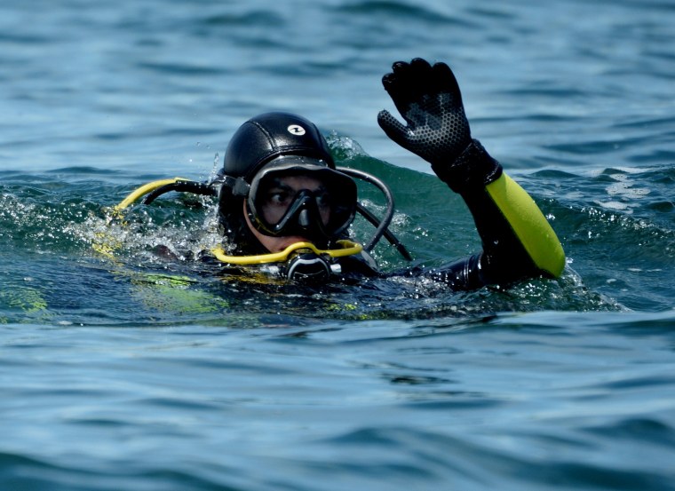 Водолаз с фонариком