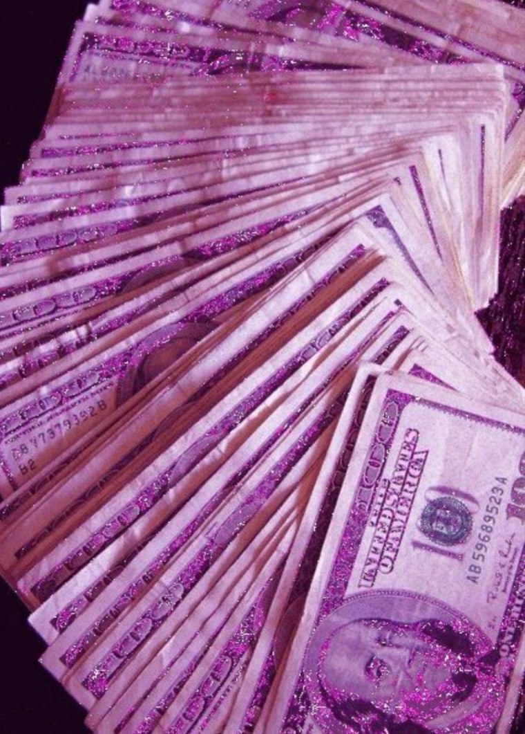 Розовые деньги в хорошем качестве