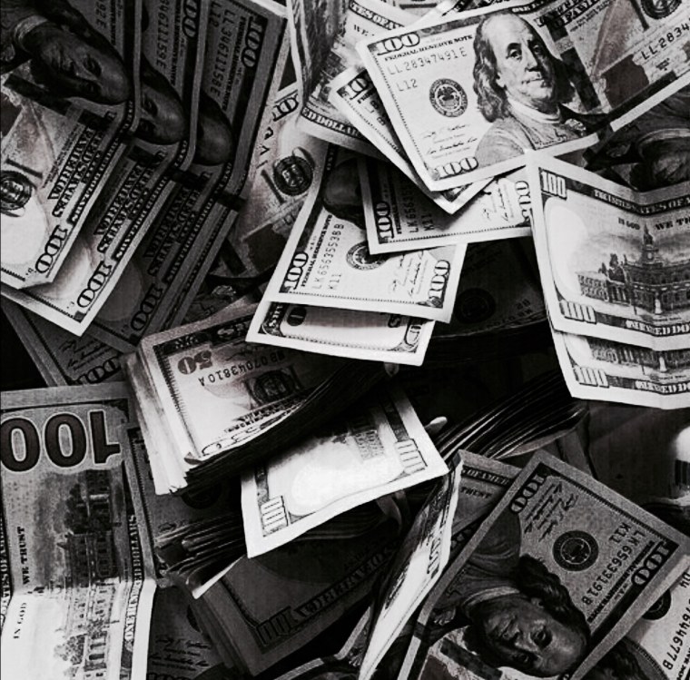 Много денег