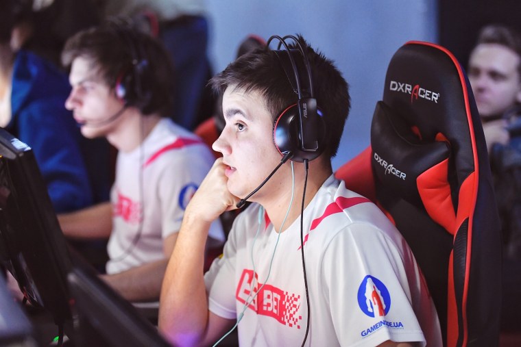 Эмиль Крестинс киберспорт