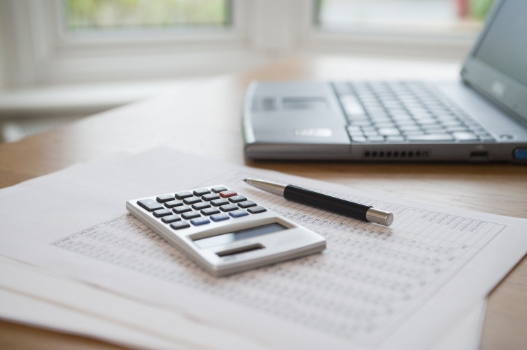 Калькулятор на столе