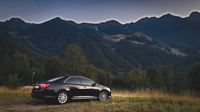 Тойота Камри в горах