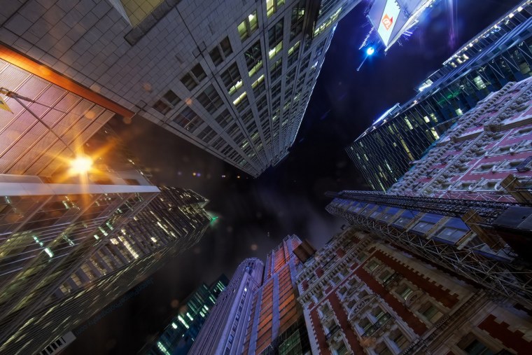 Вид с крыши небоскреба ночью