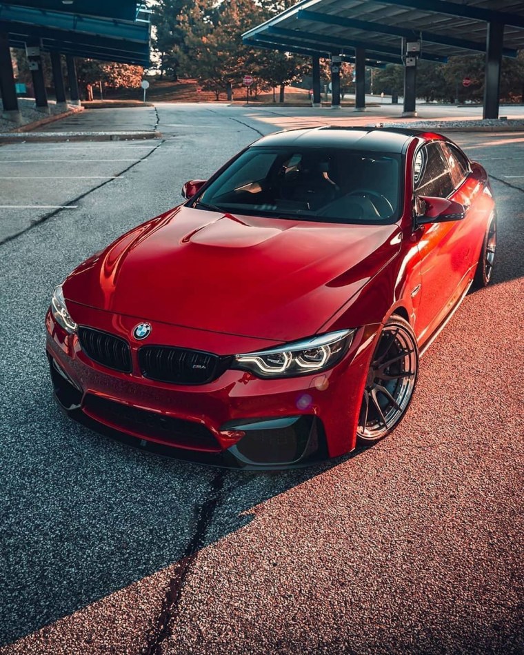 BMW 4 красная