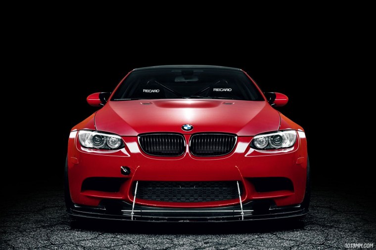 Машина БМВ красная