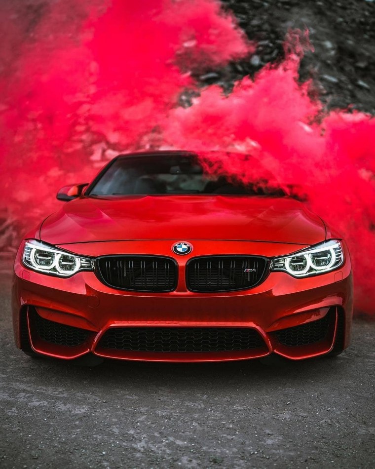 Машина БМВ красная