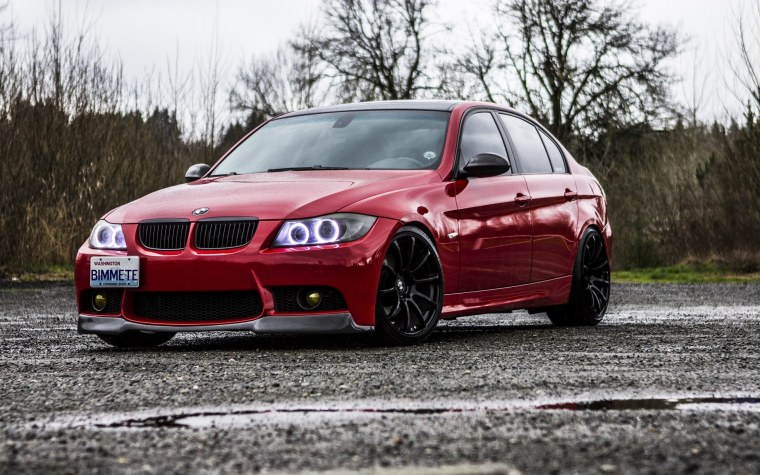 BMW e90 красная