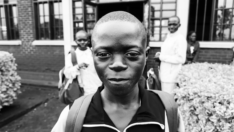 Черно белый негр