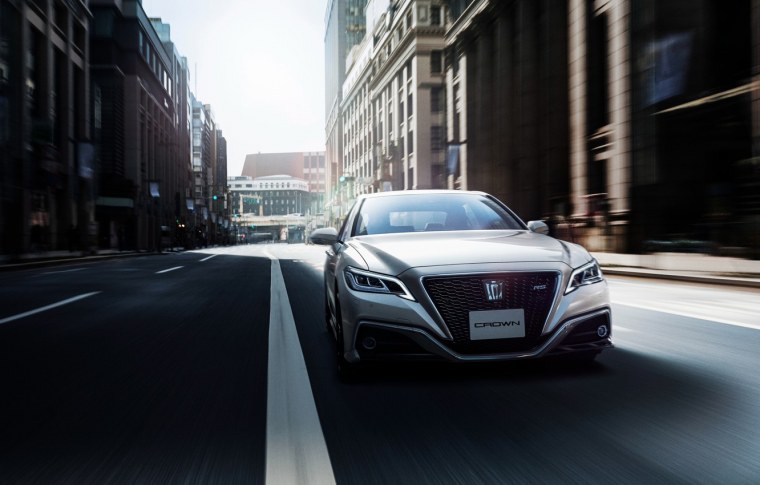 Toyota Crown RS 2018
