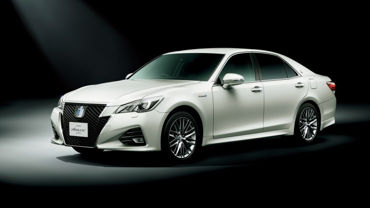 Toyota Crown athlete 2016