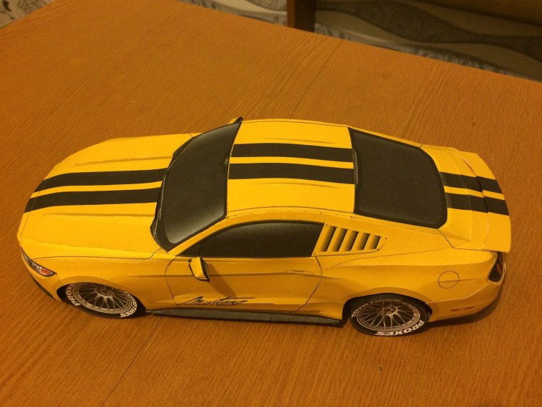 Форд Мустанг картонный