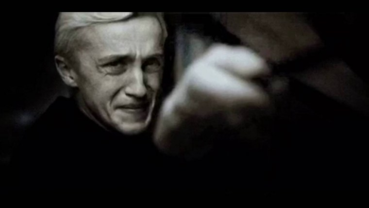 Драко Малфой плачет