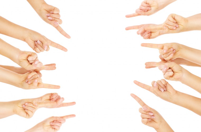 Много указательных пальцев