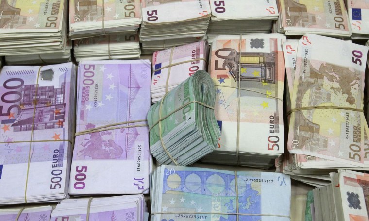 Евро купюры много