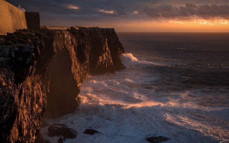 Обрыв у моря