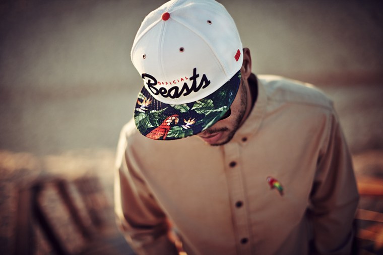 Парень в лесу зимой