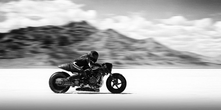 Байк черно белый