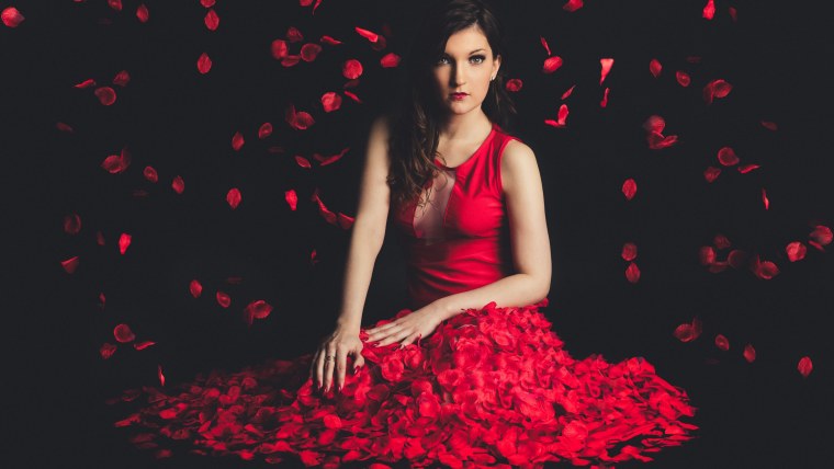 Девушка в Красном