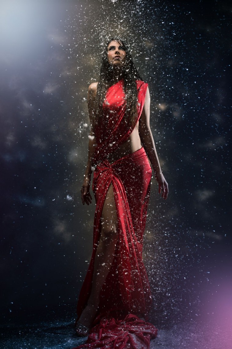 Девушка в Красном