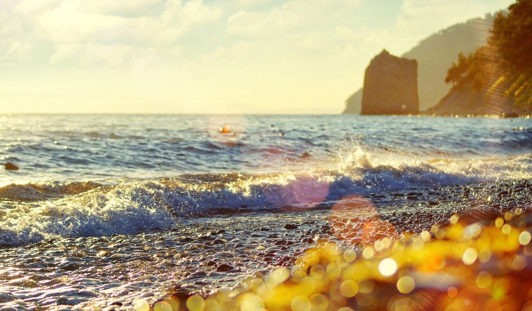 Осенний морской пляж