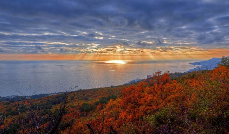 Море осенью