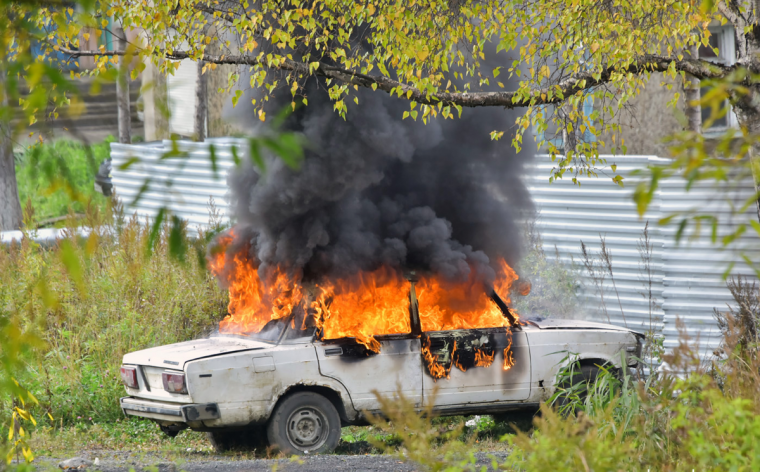 Тушение горящего автомобиля