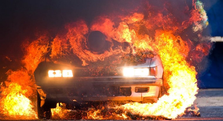 Горящий автомобиль