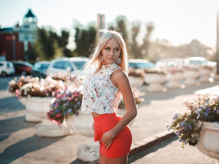 Красивые полуобнаженные девушки