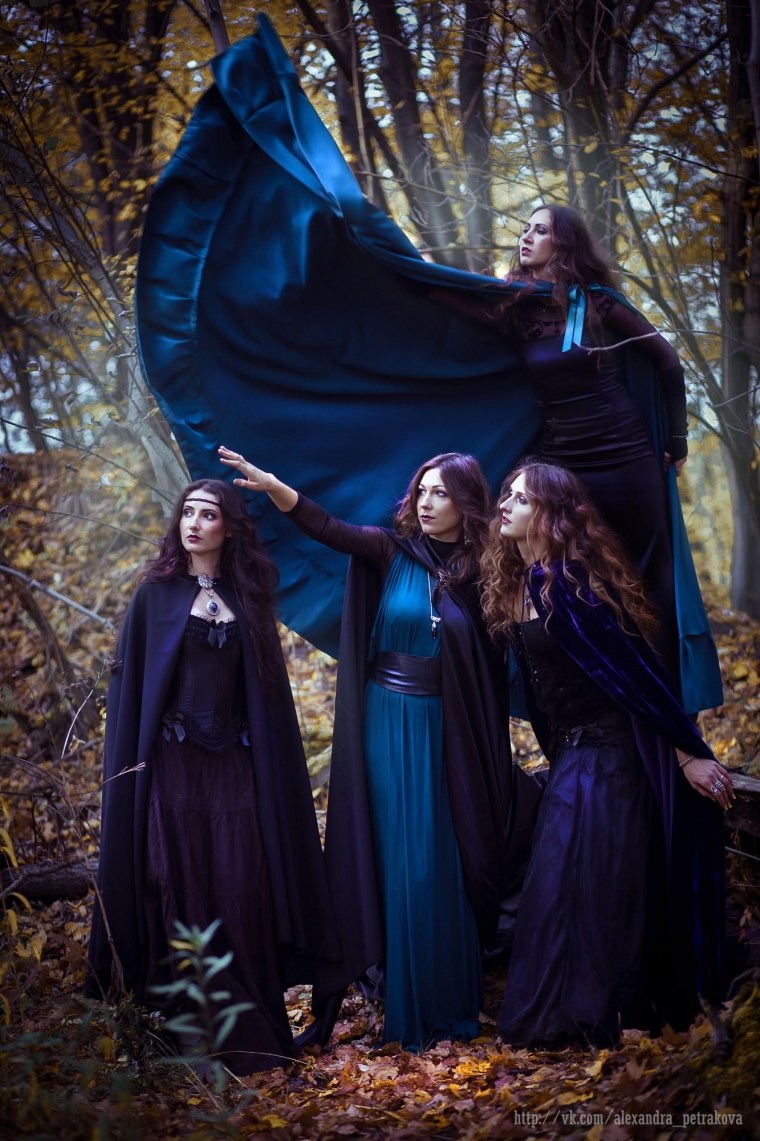 Три красивые ведьмы