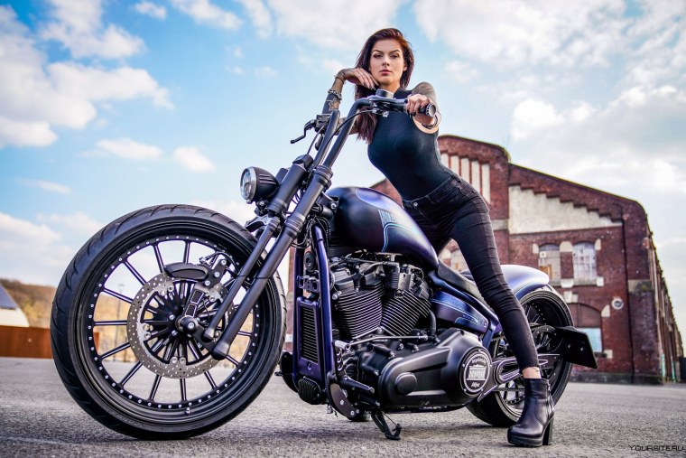 Харлей Дэвидсон мотоцикл и девушка