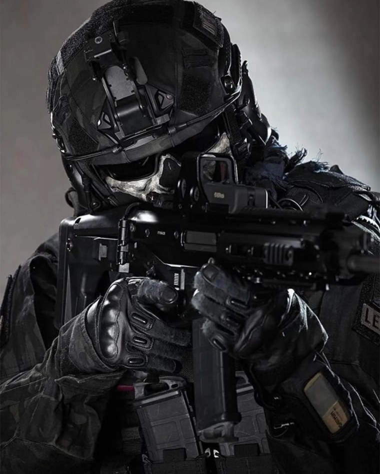 Солдат в черной форме