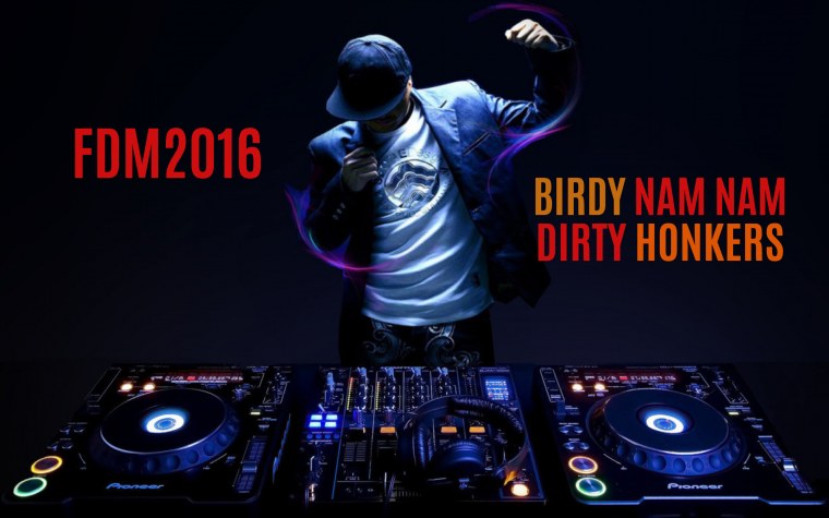 Диджей за пультом