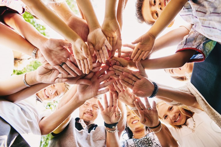 Много женских рук