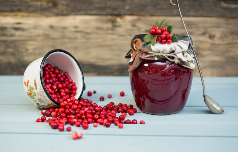 Ягода брусника варенье