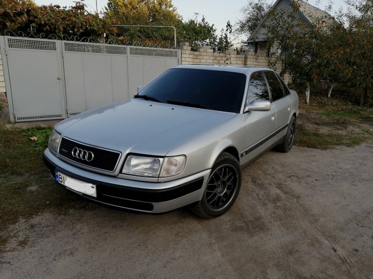 Ауди 100 с4 серая