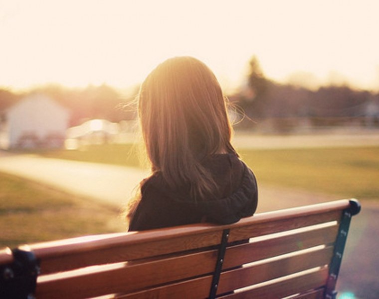 Девушка отвернулась