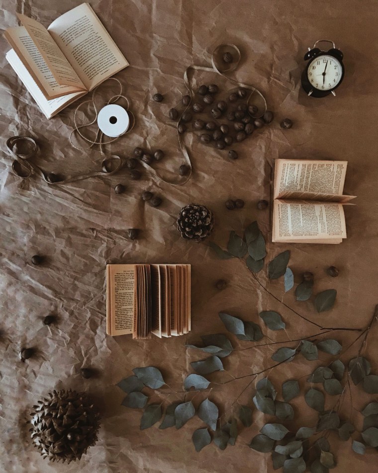 Темно коричневый фон