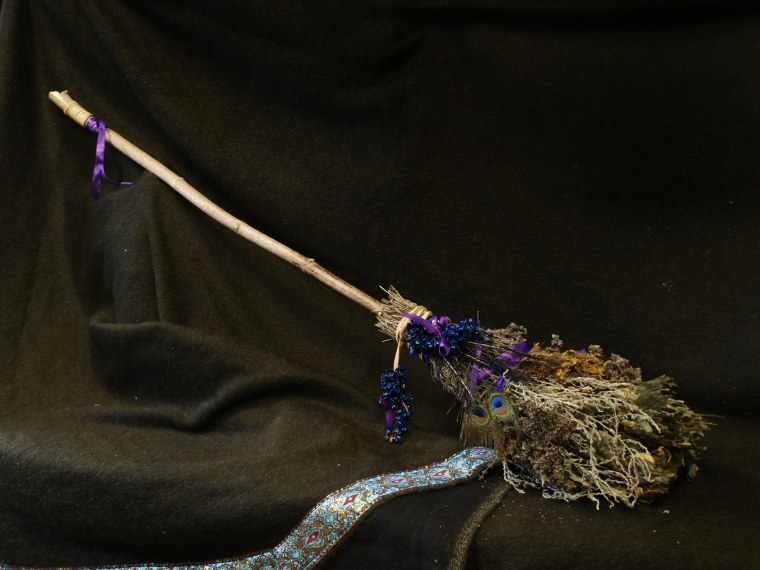 Метелка для ведьмочки