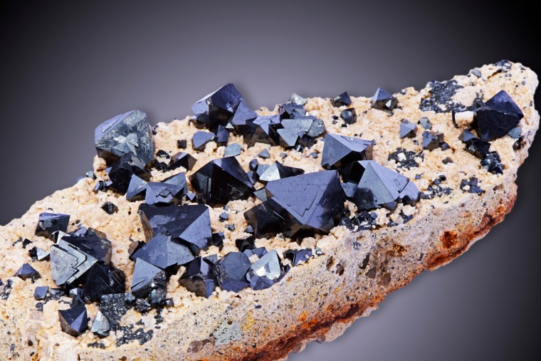 Магнетит магнитный Железняк