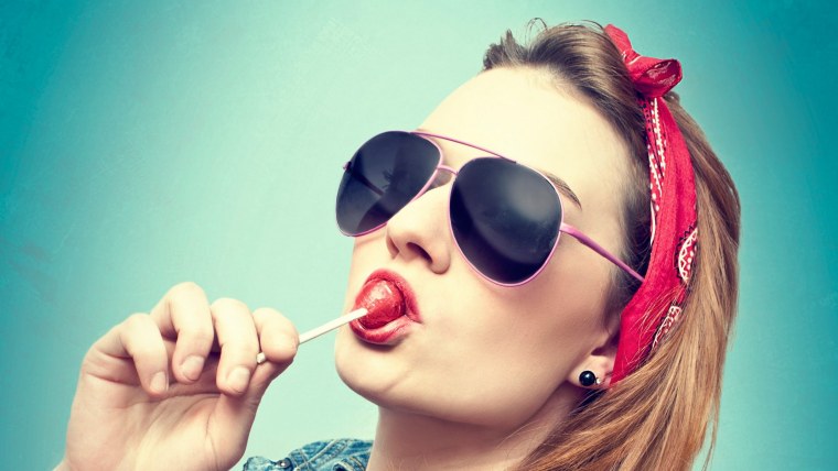 Девочка с чупачупсом