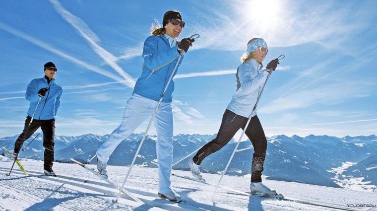 Семья на лыжах